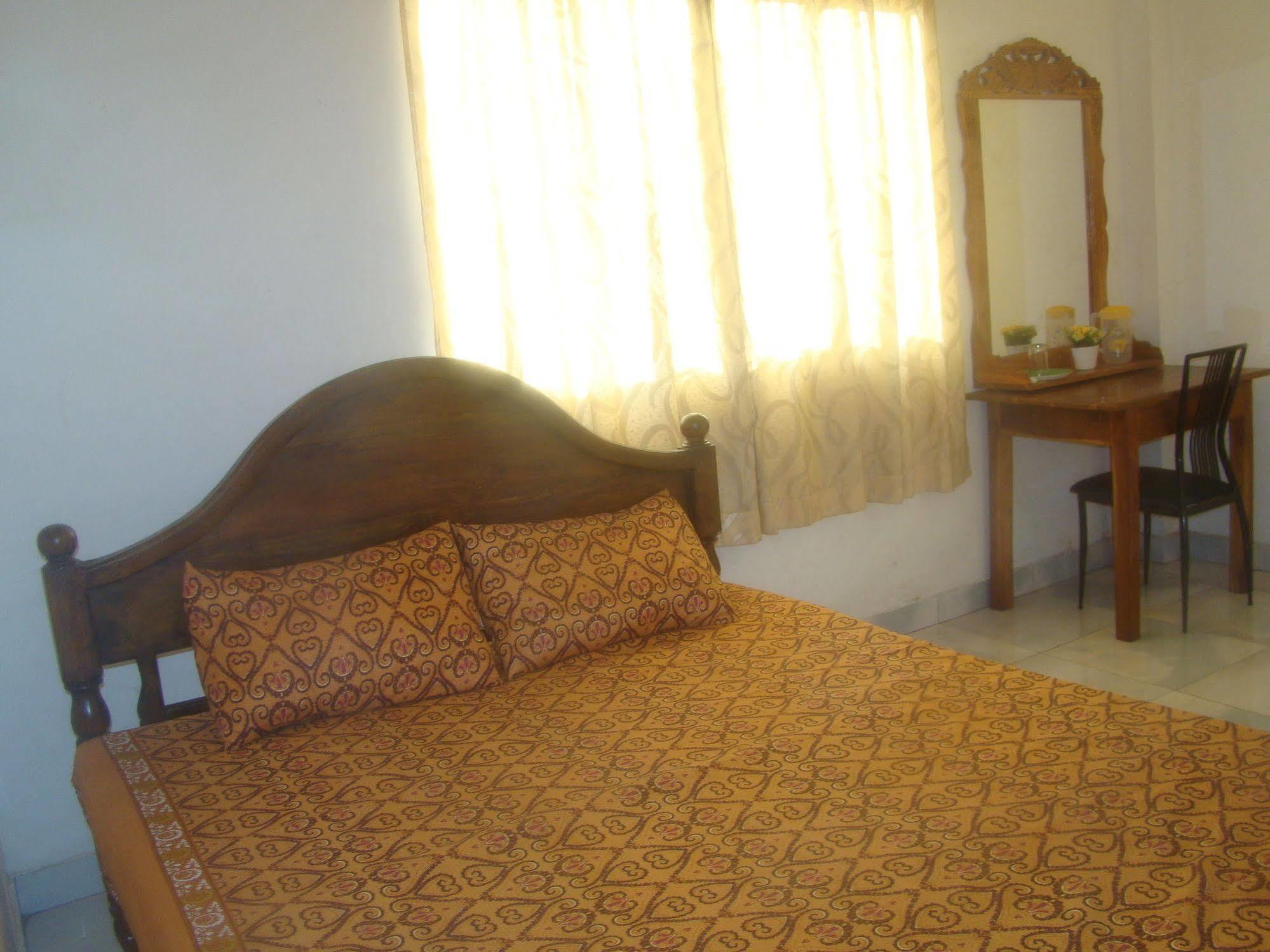 Down Town Hotel Ponnarankulama Dış mekan fotoğraf